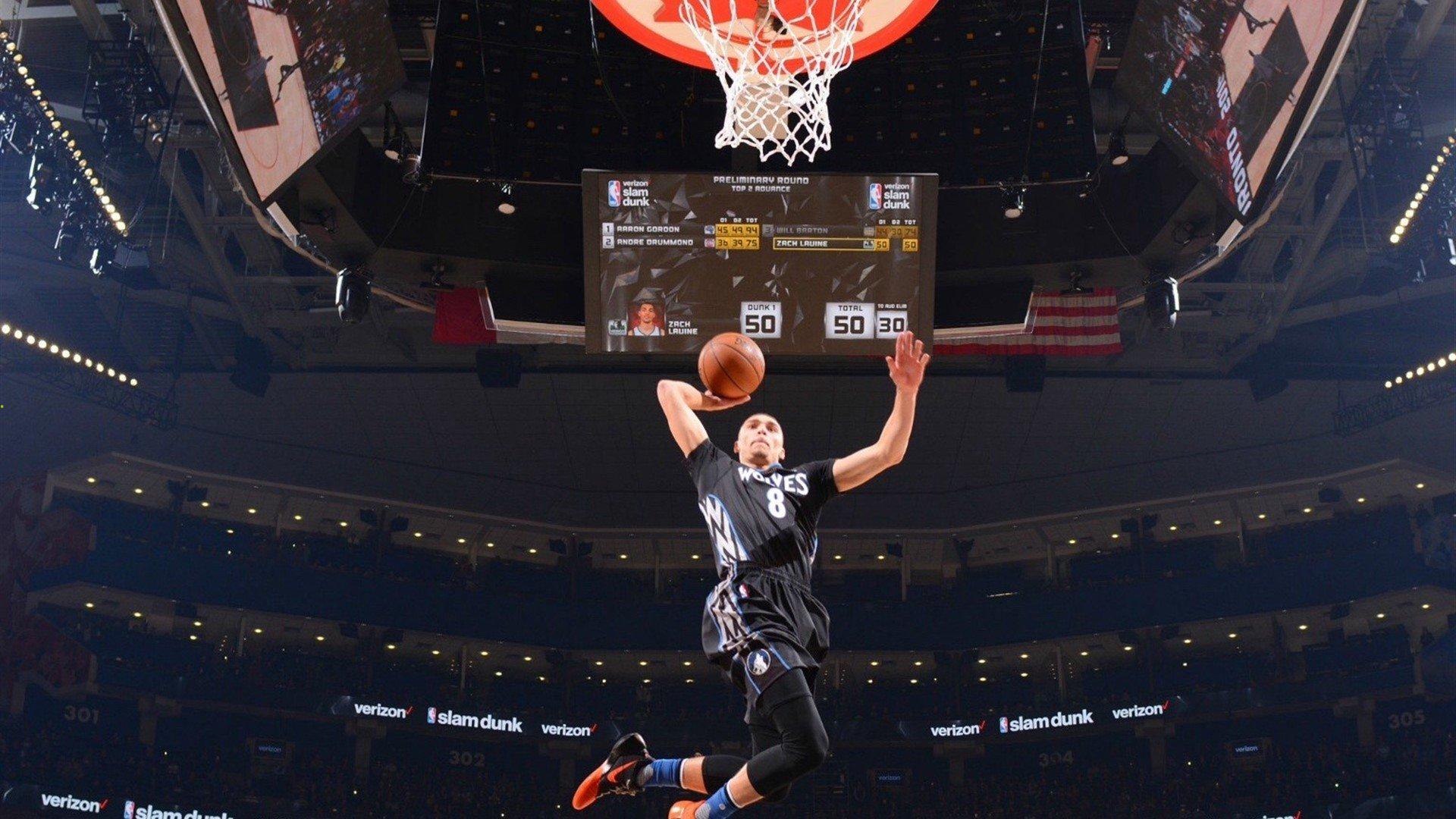 NBA总决赛激战正酣，勇士队逆转取胜，库里独砍40分创纪录